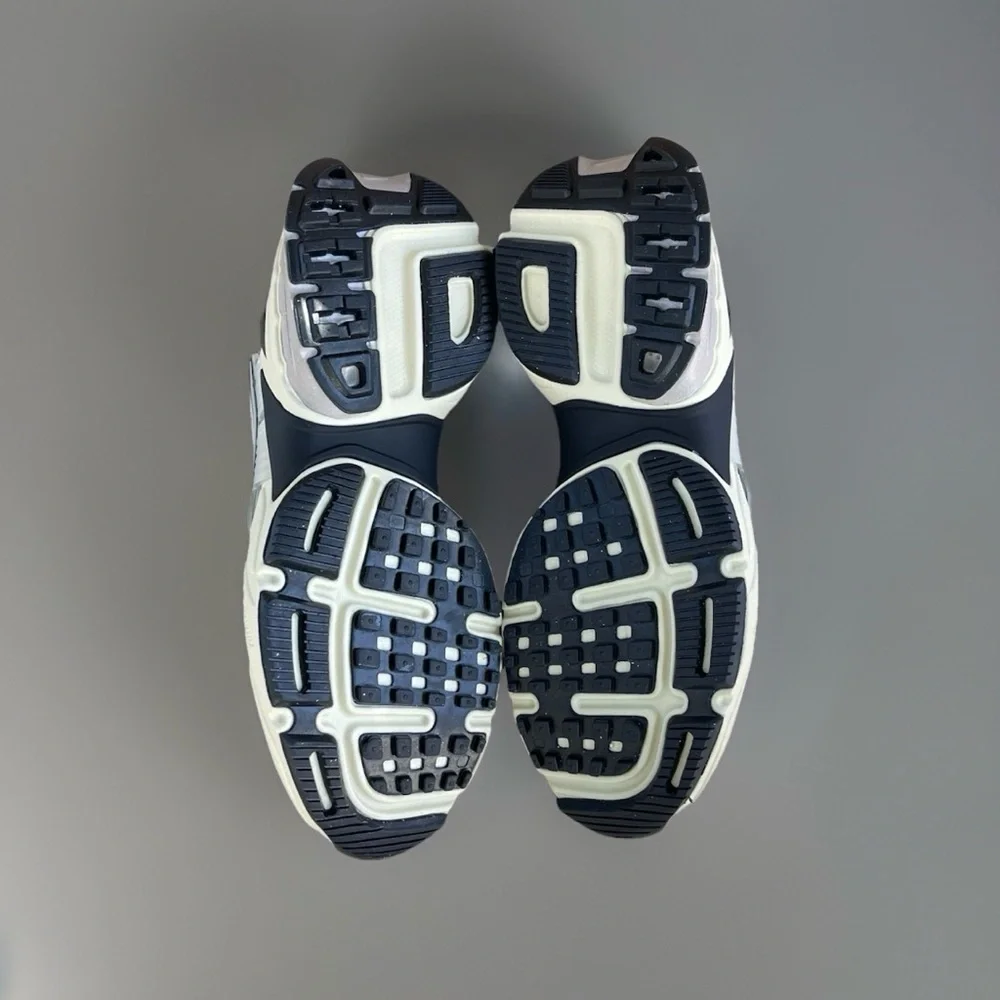 Size 10.5m / 12w - Nike V2K Run Running Shoes White Metallic Silver FD0736-100 - Picture 8 of 9